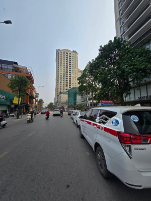 siêu mẫu mặt phố xuân diệu - dòng tiền khủng - 3 mặt thoáng - viên kim cương giữa lòng hồ tây