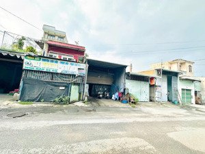 bán đất tặng nhà cấp 4, kinh doanh tốt, gần chợ thông dụng