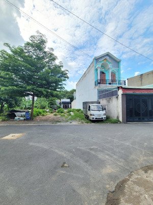 đất 2 mặt tiền, gần ngã 3 ông xã, 20tr/m2 quá rẻ