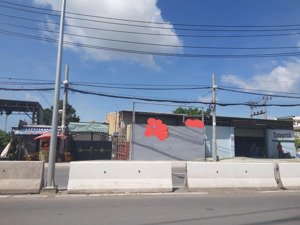 cần bán cái kho nhỏ 650m.mặt tiền trần đại nghĩa.