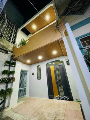 cần bán gấp nhà huỳnh văn bánh-giá tốt, sổ hồng riêng, sang tên ngay