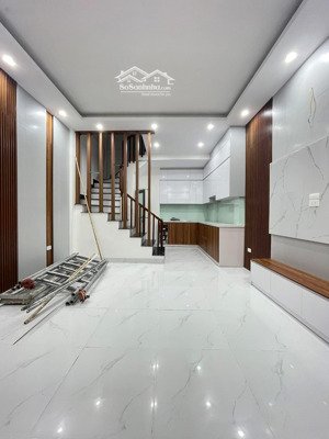 bán nhà 7,3 tỷ, xây mới 32m2*5t phố khương trung, ngõ nông, gần ô tô tránh