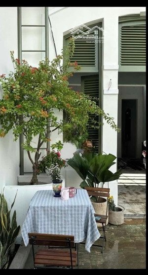 villa cổ ngang 8m có sân chính chủ cho thuê tại đường nam kỳ khởi nghĩa. quận 03