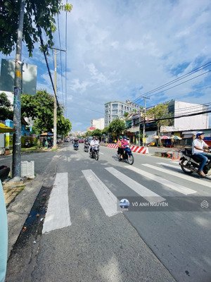 nhà mặt tiền nở hậu 11m x 26m ( 161m2). tiện xây chdv, đầu tư, xây mới. giá tốt chính chủ còn tl