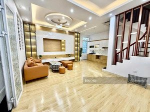 bán nhà kim giang, thanh trì, 46m2x4t, giá 7.99 tỷ, 30m ra oto tránh, 100m ra ubnd xã thanh liệt