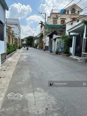 bán đất mt đường hà huy giáp. sát svd tp. dĩ an. dt: 112m2 (4.2x 27m). đường 8m. giá: 4.65 tỷ tl