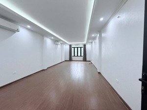 cho thuê nhà đẹp, hiện đại, thang máy phố phạm tuấn tài, cầu giấy. dt 65m2, 7 tầng, thông sàn 50 tr