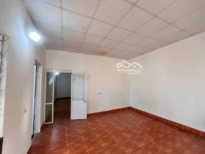 bán gấp nhà ở cấp 4 60m^2 2 phòng ngủ chính chủ cách cầu niệm 800m giá 750 triệu!