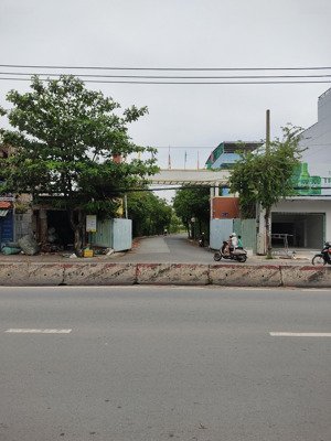 bán nhà trệt 2 lầu sân thượng, sổ hồng, 80m2 chính chủ tại nhà bè.