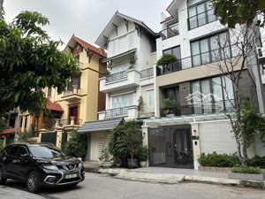 bán căn song lập 4 tầng mặt vườn hoa kđt sài đồng (khu ban tw đảng) 131m2 giá chỉ 30 tỷ-đáng sống