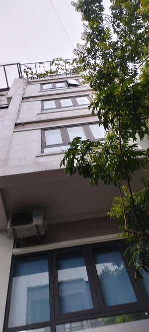 cho thuê nhà ở phạm văn đồng, 100m2 x 3 tầng, ngõ to oto tránh và vào nhà, cách phố chỉ 50m
