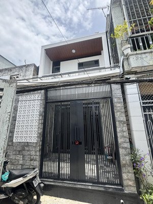 bán nhà mới xây hẽm đường 2 tháng 4