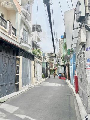 NHÀ HẺM XE TẢI NGAY PHÚ NHUẬN