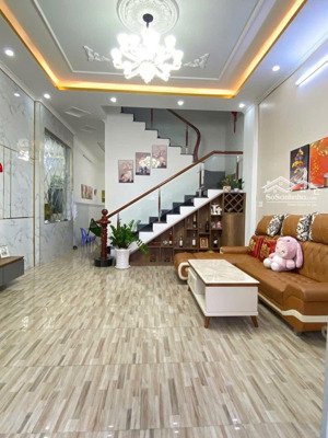cho thuê nhà trệt 2 lầu đẹp kdc vh tây đô- có nội thất . tp cần thơ