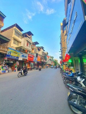 bán nhà chiến thắng lô góc ô tô đỗ 15 mét