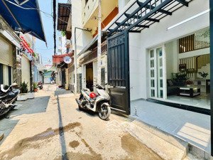 mua là ở ngay! nhà 2tầng-3pn trần minh quyền -q10 39m²sổ ở nhà chỉ 1.58tỷ.alo e đi xem 