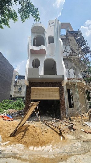 nhà hoàn công: 4tỷ800_đang hoàn thiện full nội thất như hình kdc gần ngã tư miếu ông cù, thuận an