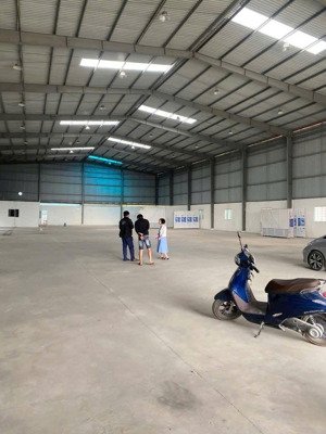 cho thuê kho xửơng tdtkv: 1200m2 giá 40 triệu, tại xuân thới thượng hm đường xe tải 10 tấn.