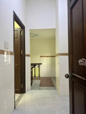 nhà 1t, 1 lầu . đường oto 4 chỗ. tỉnh lộ 43 . dt 6x21m