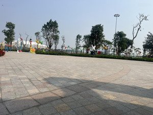 chủ nhà cần bán căn biệt thự song lập view vườn hoa đẹp nhất vinhomes cổ loa