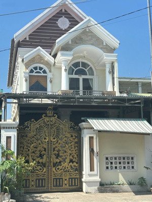 nhà đẹp. bán nhà 2 tầng mặt tiền đường đồng khởi - trung tâm thị trấn diên khánh dt đất 167,3m2.
