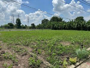 MT Nguyễn Thị Tầm tại ấp BÌNH ĐỨC xã BÌNH LÃNG huyện TÂN TRỤ DT : 5x29m 145m2 có vài nền liền kề - Giá : 660tr/nền