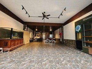 cho thuê nhà nguyên căn 100 m .căn hộ dịch vụ .nhà đẹp ,thiết kế sang trong