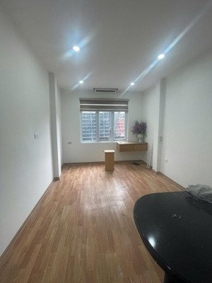 bán nhà mới đẹp tt quận đống đa gần phố, ngõ ba gác. dt 30mx5tầng về ở ngay. giá 6,5tỷ