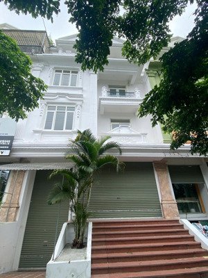 cho thuê nhà thành phố giao lưu, dt 120m2, 5 tầng, mt 7.5m, thông sàn, thang máy, 65tr/tháng