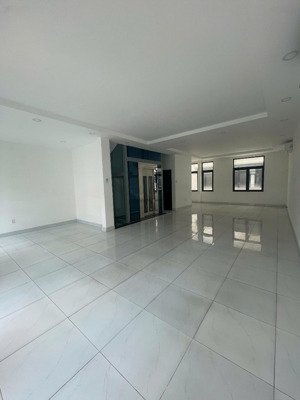 căn nhà phố 126m2 rẻ nhất thị trường - ht đẹp có bếp rèm gần công viên