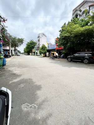 cho thuê nhà nguyên căn mặt tiền kinh doanh _ lã xuân oai _ đh marketing, 3 tầng chỉ 10tr/tháng