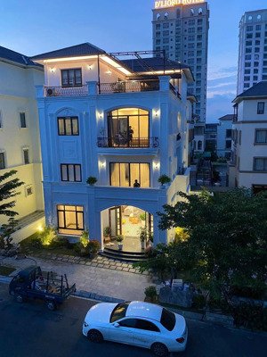 chính chủ cần bán gấp căn biệt thự full nội thất vào ở hay kinh doanh được ngay