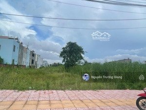 bán gấp đất 700tr mt đường thế lữ, gần chợ tân nhựt, bình chánh, tp. hcm, 120m2. sổ hồng riêng