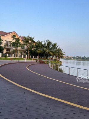 chính chủ gửi bán bt đơn lập góc view hồ tại vinhomes thăng long