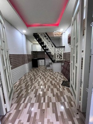 bán nnc hưng phú q8. cách mt 15m, shr, hoàn công 2lầu 2pn, gần cầu nguyễn tri phương, nhỉnh 2tỷ