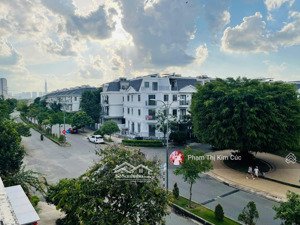 nhà phố 2 mặt tiền đường chính cho thuê nhà mới 100%. giá 35 triệu, dt 200m2 1 trệt 3 lầu view hồ