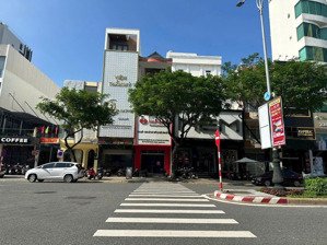 cần bán nhà mặt tiền nguyễn văn linh, ngay gần sân bay, trục đường thông thẳng qua biển mỹ khê