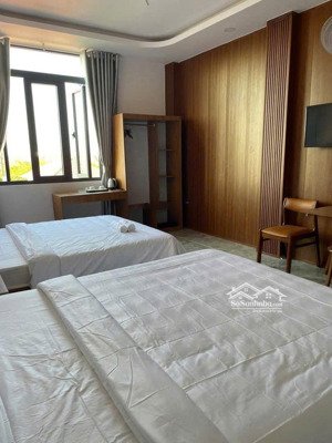 bán khách sạn ngay kdc nam long hà huy giáp ngang 9m 7 lầu 180m2 26pn t.máy tn 70tr chỉ 25 tỷ.