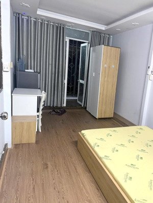phòng trọ 27m2 ban công lớn thoáng mát ở xóm chiếu quận 4