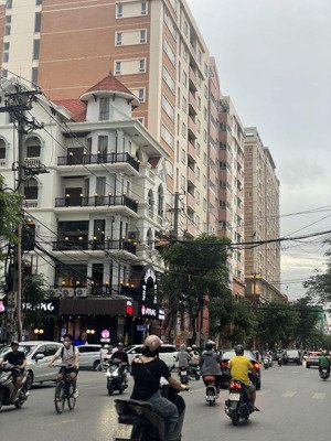 mặt đường văn cao (gần 193) - 180m2 - ngang 9m - 2 mặt thoáng - nhiều tầng - đang kinh doanh -