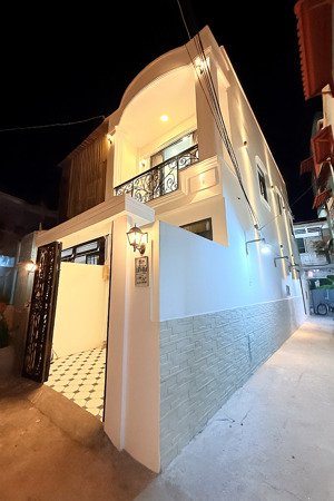 châu âu bên hông chợ bà chiểu - căn góc 2 mặt hẻm thoáng mát - vũ tùng, bình thạnh