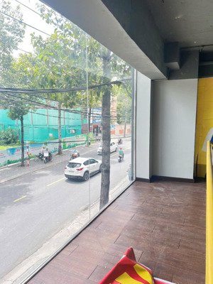 siêu vip mặt bằng căn góc ngay ngã 6 1 trệt 1 lửng 2 lầu , ngang 7m