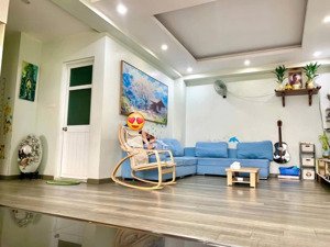 chung cư thạch bàn 3 ngủ ,2 vệ sinh, 2 ban công. căn góc , tầng cao. nội thất đẹp.
diện tích 1