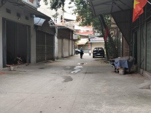 nhỉnh 2 tỷ, đất hương mạc chợ me từ sơn bắc ninh, dt hơn 60m2 , đường ô tô gần,1 bước sang đông anh