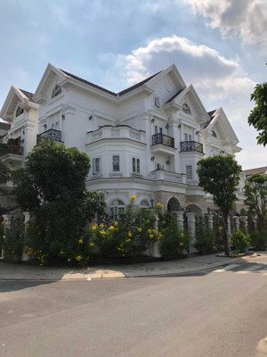 bán căn biệt thự góc 2 mặt tiền khu cityland garden emart, dt: 10 x 21m có thang máy