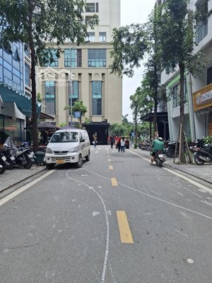 6 tầng thang máy, vỉa hè, mặt tiền rộng - kinh doanh hay cho thuê văn phòng