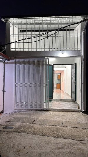 xách vali về ở, nhà gần siêu thị, chợ, trường học. alo 