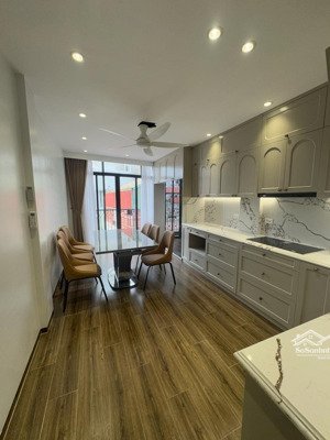 cho thuê nhà đội cấn dt 30m2 5 tầng 3pn đồ cơ bản giá 10 triệu