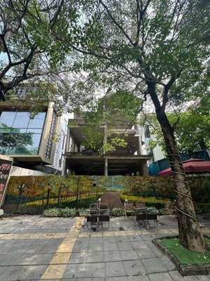 cho thuê biệt thự 260m2 x 3 tầng mặt hồ thành phố giao lưu