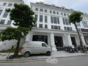 bán nhà lô góc vip 3 thoáng, vỉa hè ôtô tránh ,kinh doanh vp, dt 115m2, mt 6.2m, giá nhỉnh 300tr/m2